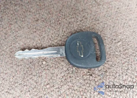 1999 Chevrolet Silverado 1500 из США, поврежденный, VIN 2GCEC19TXX1197354